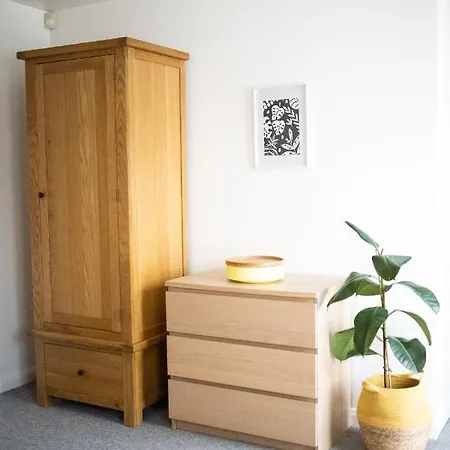 The Lookout, Modern Home From Home, Sleeps 5, With Private Parking & Outside Terrace-2
